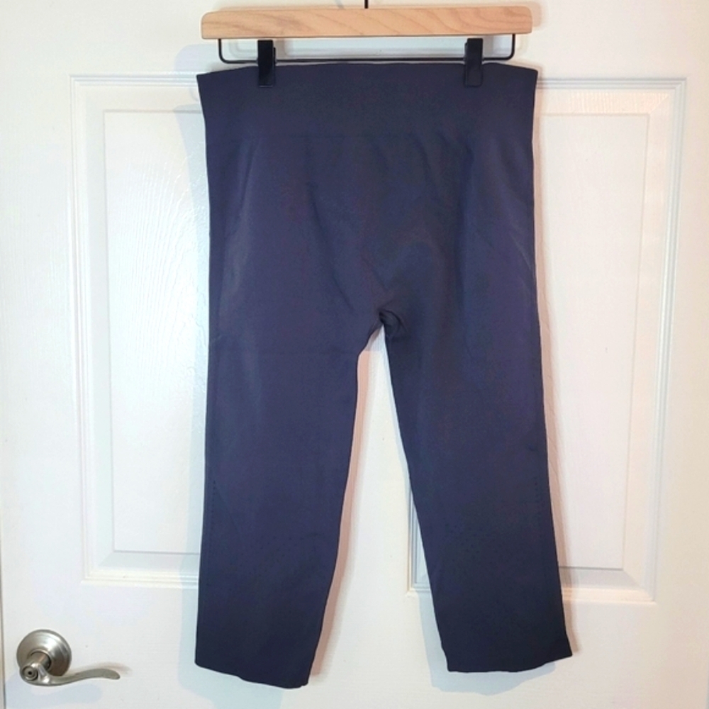 CHAMPION Women's Capri Leggings - Picture 5 of 10